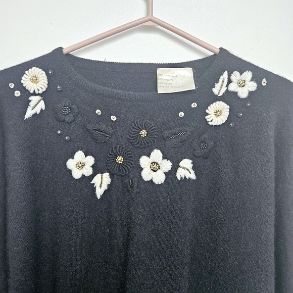 Vintage Hand Embroidered M/L Angora & Lambs wool  blend Pullover Knit Sweater - Picture 3 of 12